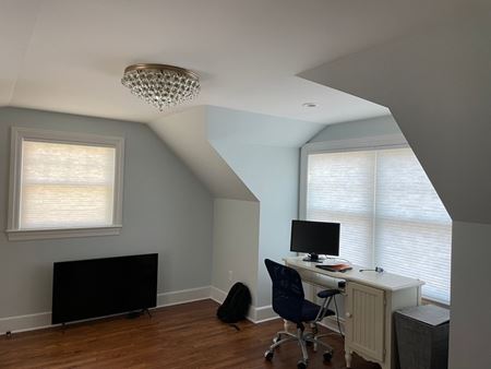 Modernistic Hunter Douglas 3/4